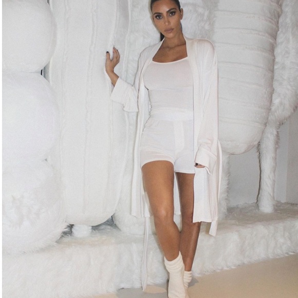 SKIMS SLEEP SHORT LIMITED EDITION: IRIS MICA XS - Picture 15 of 15